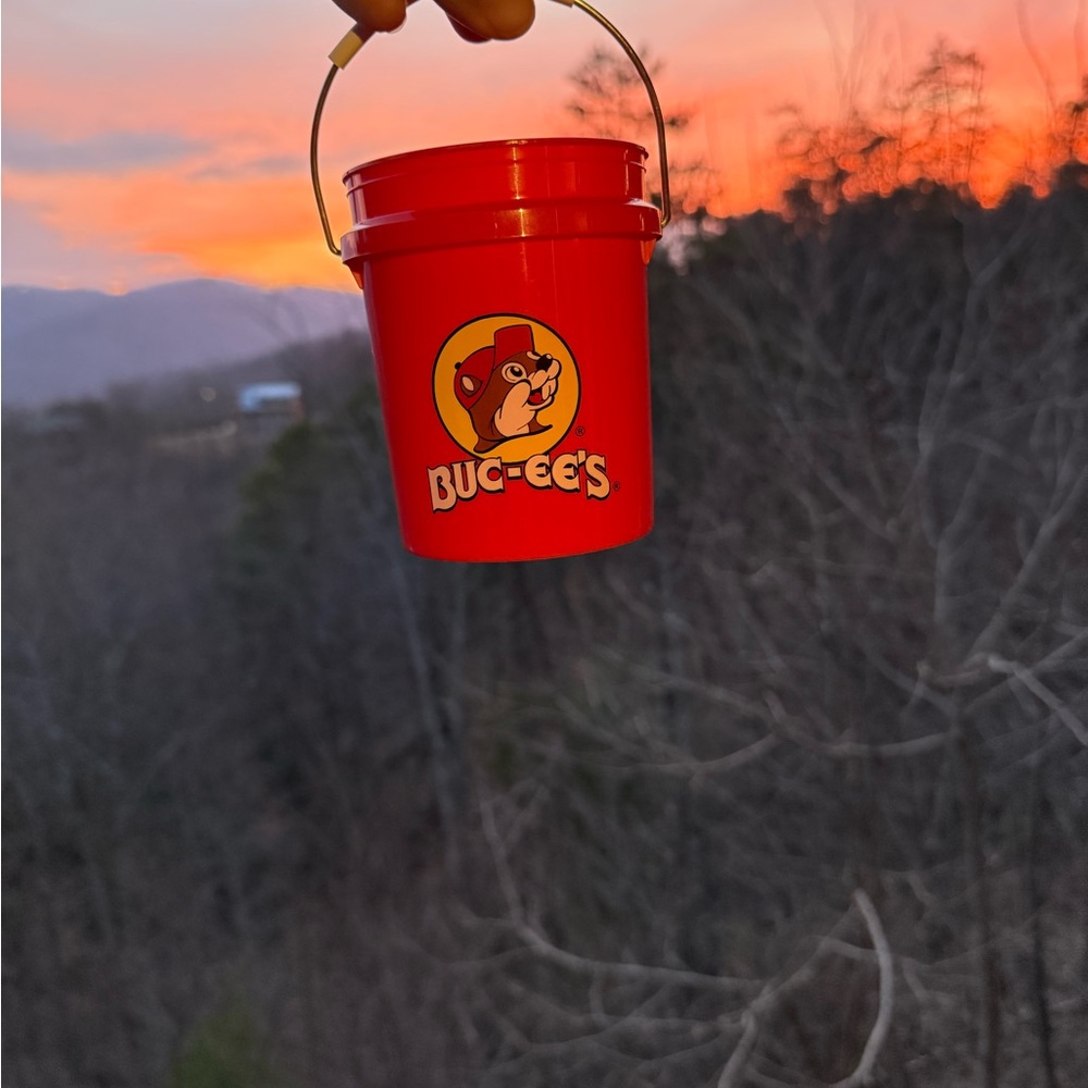 Buc-ee's Red Bucket
